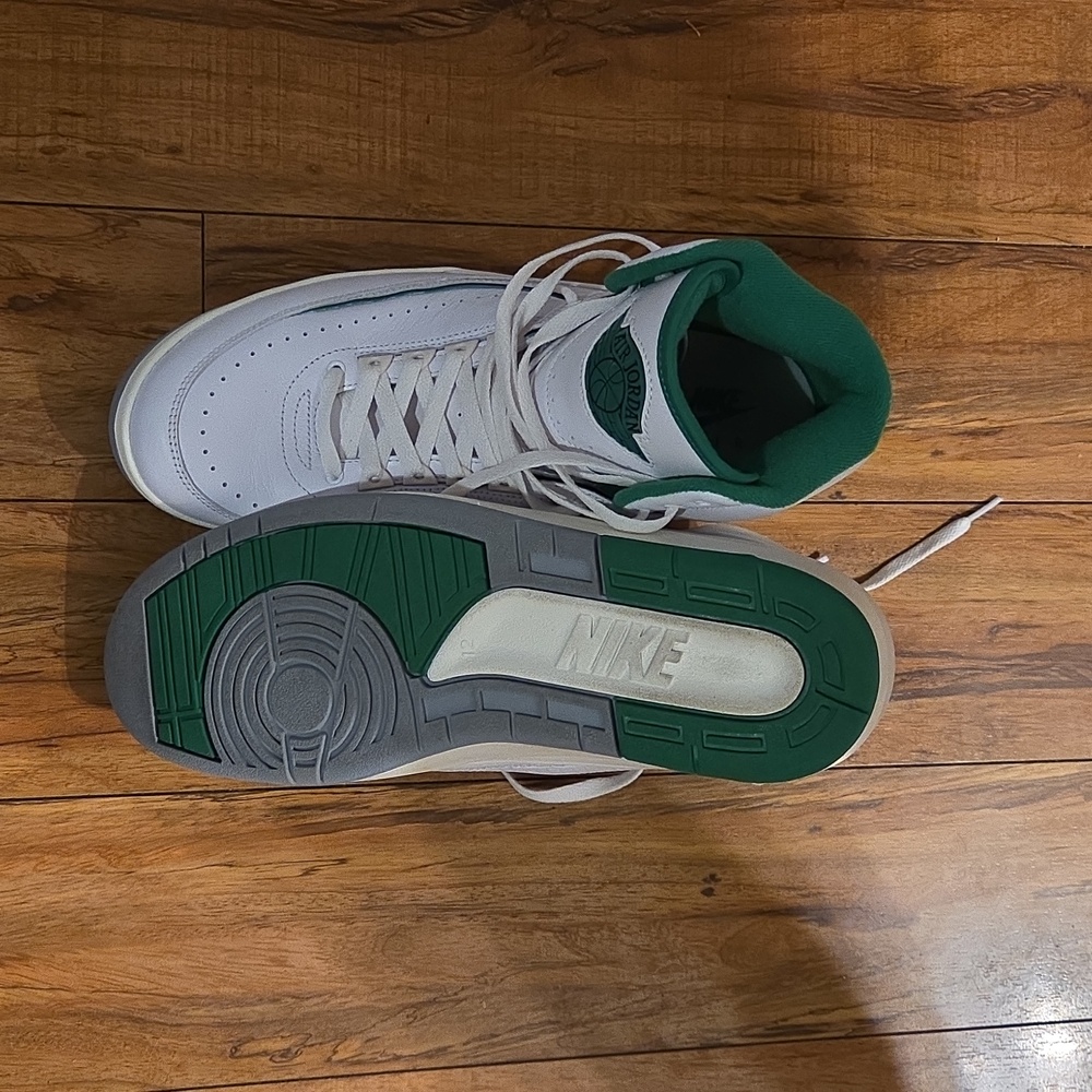 Nike Air Jordan 2 Retro "Lucky Green" sneakers. - Picture 3 of 3